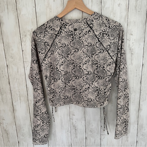 All in Motion Rash Guard L5 - Picture 7 of 11